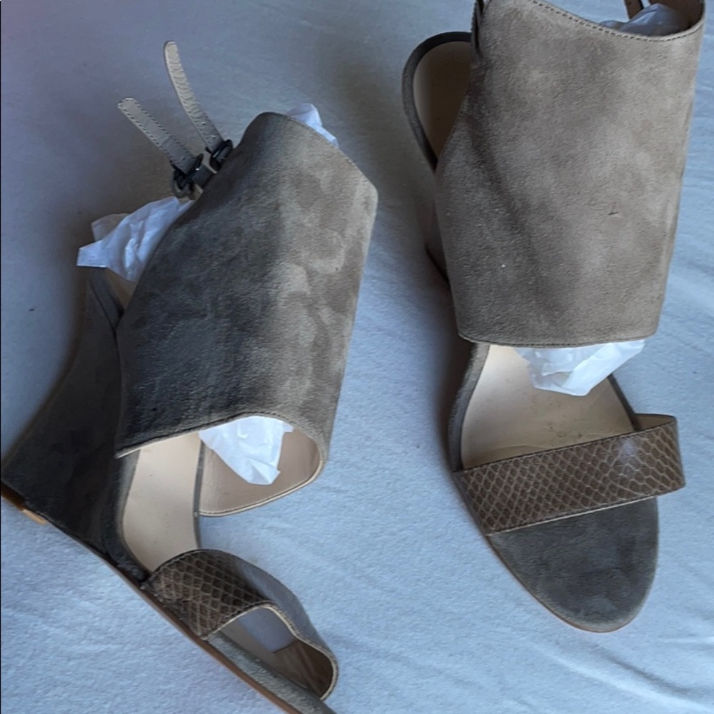 Gorgeous chic Nine West Gladiator wedge 9M